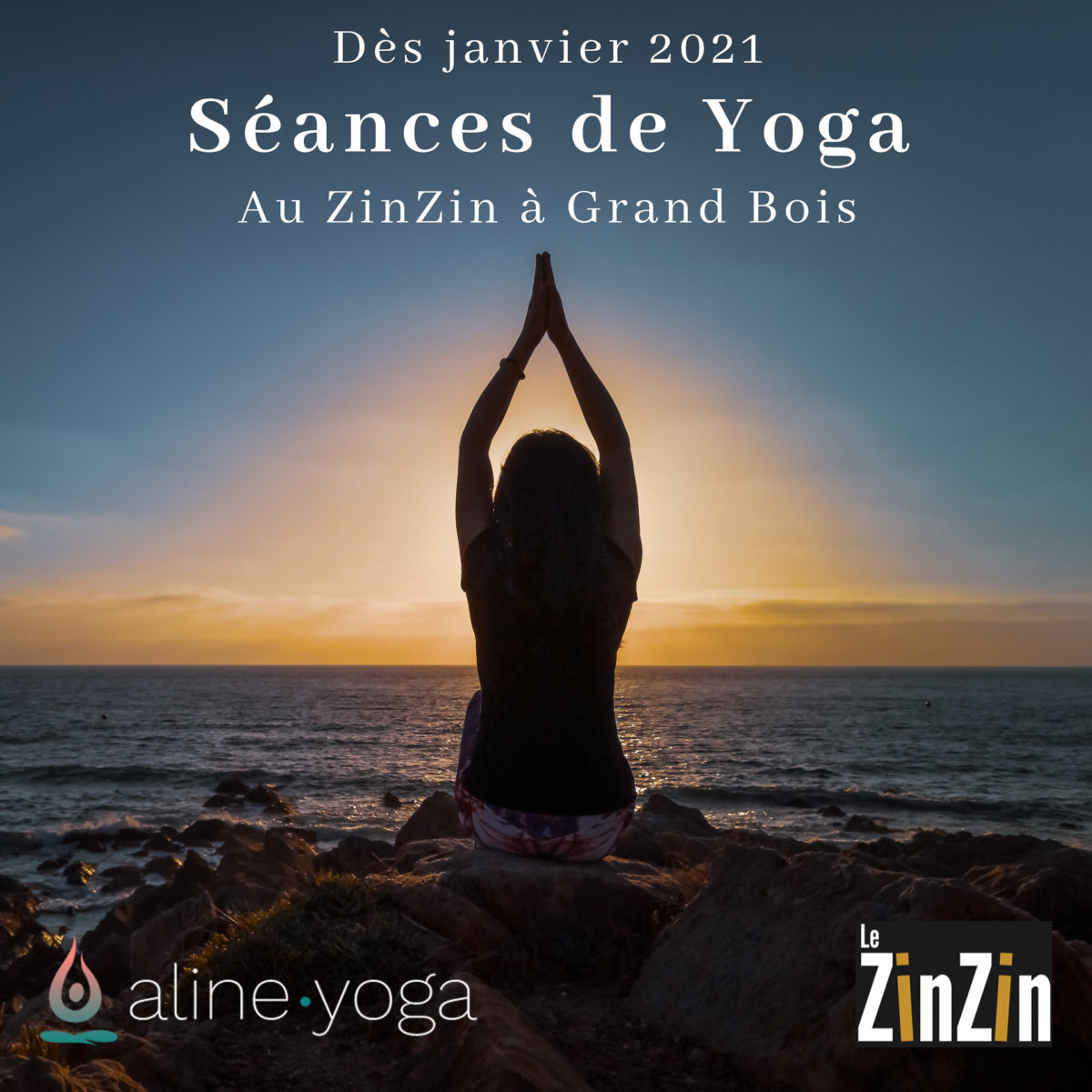 Une femme pratiquant la posture du lotus du Hatha yoga au coucher du soleil devant la plage
